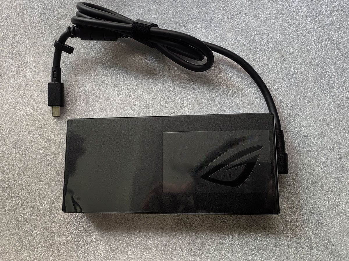 NEW 20V 19A Rectangle Conn 380 - огляд і ціна Pc Gaming Uk