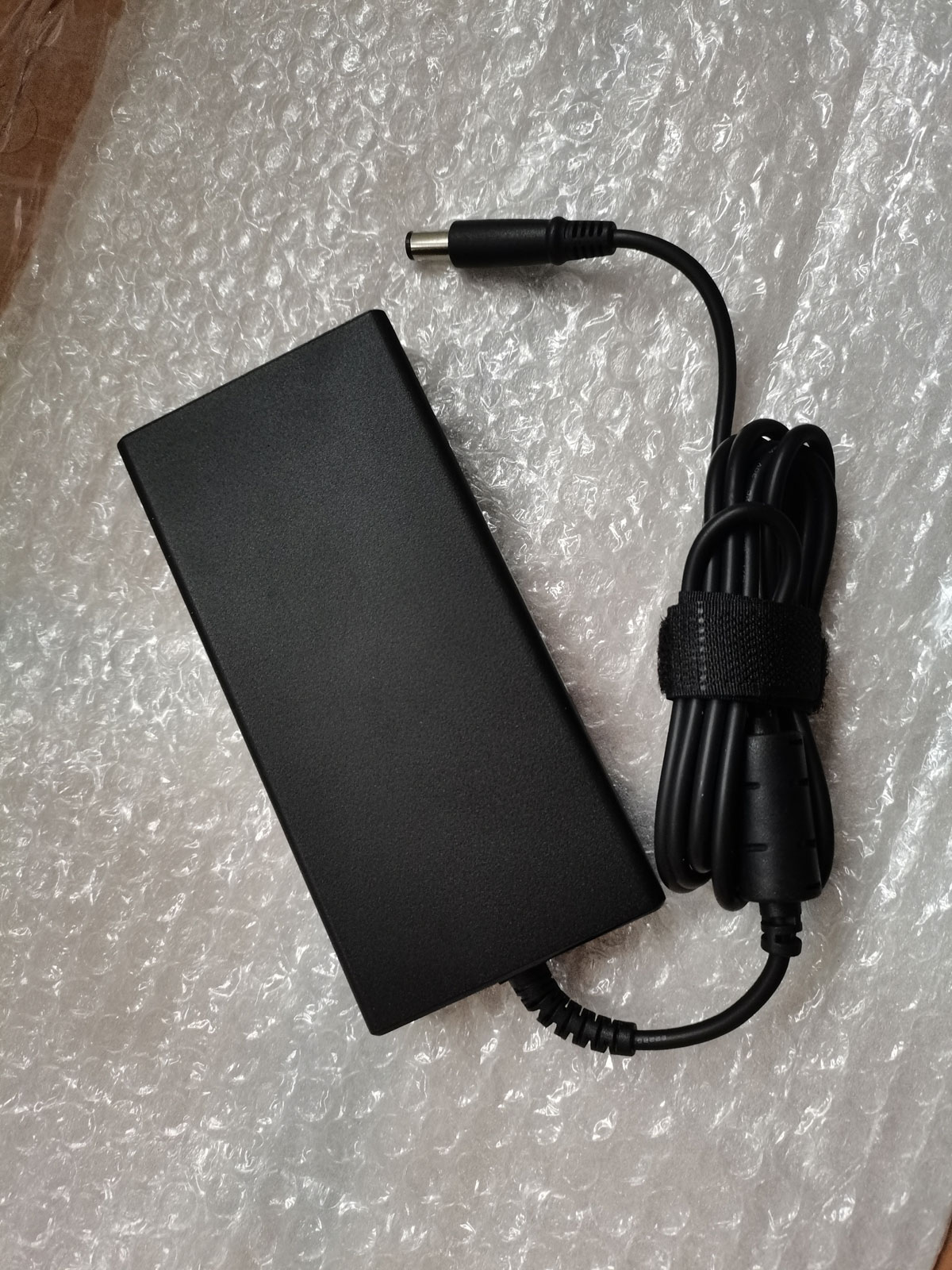 NEW Slim OEM Delta 19.5V 9.23A - огляд і ціна Pc Gaming Uk
