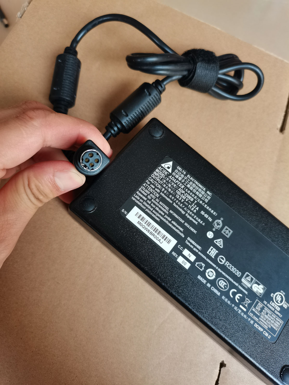 OEM Delta 230W 19.5V 11.8A ADP - огляд і ціна Pc Gaming Uk