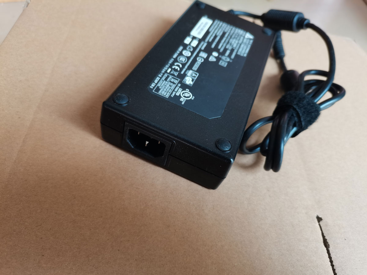 OEM Delta 230W 19.5V 11.8A ADP - огляд і ціна Pc Gaming Uk